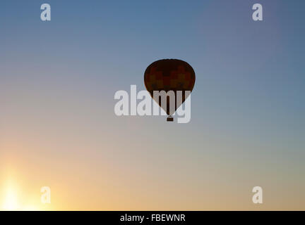 La mongolfiera oltre il deserto del Namib Naukluft dune NP Namibia Foto Stock