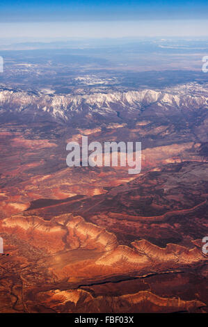 Vista aerea di montagne e il deserto, avvicinandosi a Las Vegas Foto Stock