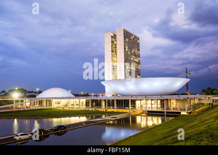 Vista del brasiliano National Congress (Congresso Nacional), a Brasilia, capitale del Brasile. Foto Stock