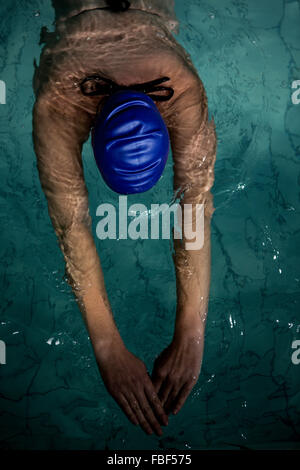 Donna incinta in costume da bagno Foto Stock