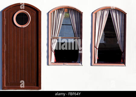 Chiudere delle porte e finestre sul New Orleans motonave attraccata a Henley Foto Stock