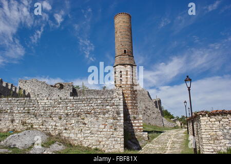 La rovina della moschea all'interno della fortezza di Berat, Albania Foto Stock
