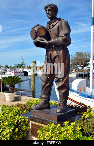 Statua di un inizio di spugna subacqueo in Tarpon Springs, in Florida Foto Stock