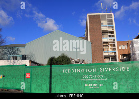 Teddington, Londra, Regno Unito. 15 gennaio, 2016. Teddington Studios precedentemente gestito da Pinewood Studios gruppo, era famoso per le riprese di molti iconico British spettacoli TV. Il sito è stato venduto a Hayward gli sviluppatori e gli studios sono in procinto di essere demolito. Sito accanto al fiume Tamigi, vicino a Teddington weir e bloccare sarà noto come Teddington Riverside e deve essere ristrutturato per fornire 219 nuovi costruire case residenziali, pubblici riverside gardens e un lungomare. Credito: Julia Gavin UK/Alamy Live News Foto Stock