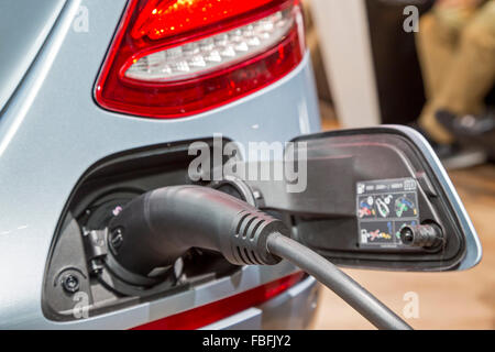 Detroit, Michigan - La Mercedes Classe E ibridi Plug-in auto sul display al North American International Auto Show. Foto Stock