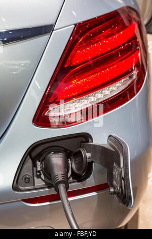 Detroit, Michigan - La Mercedes Classe E ibridi Plug-in auto sul display al North American International Auto Show. Foto Stock
