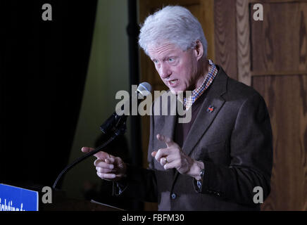 Città di Sioux, Iowa, USA. 15 gennaio, 2016. Ex Pres. BILL CLINTON campagne per sua moglie, candidato presidenziale democratico Hillary Clinton a Morningside College. © Jerry Mennenga/ZUMA filo/Alamy Live News Foto Stock