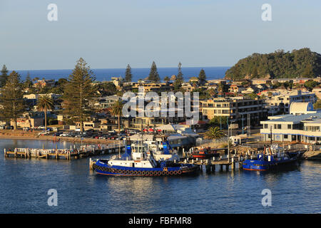 Tirare le barche e le persone sul lungomare del porto di Tauranga in Nuova Zelanda. Foto Stock