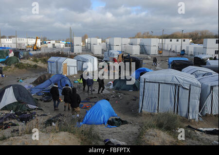 La giungla, Calais, Francia. Venerdì 15 Gennaio 2016. Nuovo governo contenitore costruito alloggi per 1000 rifugiati. Foto Stock