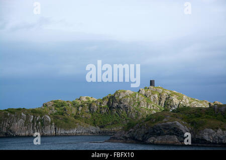 Henningsvaer è un villaggio di pescatori situato su numerose piccole isole al largo della costa meridionale di Austvagoya in Lofoten archipelag Foto Stock