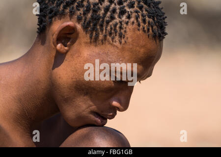 Ritratto di un Ju'/hoansi San uomo vicino Elandslaagte, Namibia Foto Stock