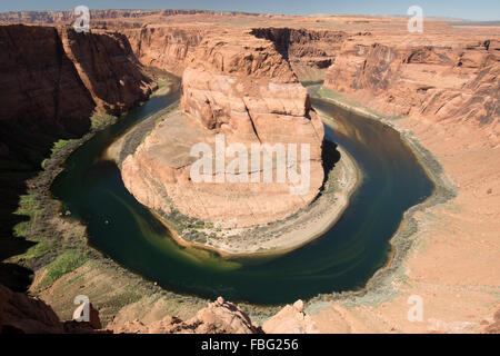 Curva a ferro di cavallo è una forma a ferro di cavallo meandro del fiume Colorado si trova vicino alla città di pagina, Arizona, negli Stati Uniti. Foto Stock