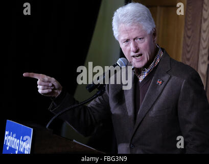 Città di Sioux, Iowa, USA. 15 gennaio, 2016. Ex Pres. BILL CLINTON campagne per sua moglie, candidato presidenziale democratico Hillary Clinton a Morningside College nella città di Sioux. © Jerry Mennenga/ZUMA filo/Alamy Live News Foto Stock