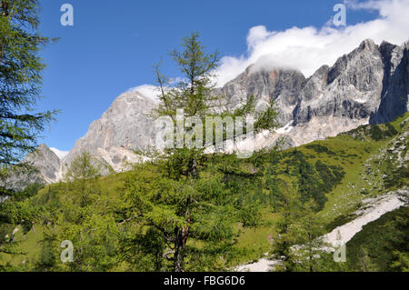 I monti del Dachstein sono una gamma di montagna nelle Alpi calcaree Nordiche. Foto Stock