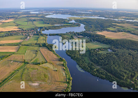 Foto aerea a Brandeburgo, Germania, prese d'estate. Foto Stock