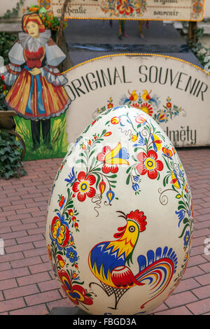 Uovo di Pasqua di Praga con motivi folkloristici, Repubblica Ceca di Praga Foto Stock