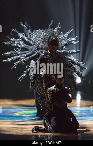 Londra, Regno Unito. Il 15 gennaio 2016. Contrassegni Amaluna Cirque du Soleil ventesimo anniversario presso la Royal Albert Hall con esibizioni in esecuzione dal 16 gennaio al 3 marzo 2016. Amaluna, Cirque du Soleil 33a produzione, è stato scritto e diretto da Diane Paulus. Foto Stock