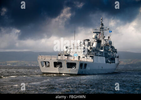 TCG Barbaros una moderna nave da guerra turca durante esercitazioni NATO al largo della costa occidentale della Scozia. Foto Stock