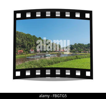 Vista sul fiume Elba per il resort per la salute di Rathen, Sassonia, Germania, Svizzera Sassone, Europa Foto Stock