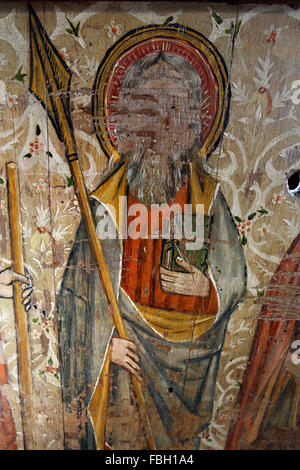 Dipinto di San sulla schermata di Rood, San Tommaso Apostolo che porta una lancia e tenendo una bibbia. La Chiesa di San Michele, Irstead, Norfolk Foto Stock