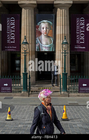 Striscioni che pubblicizzano la mostra Jean-Etienne Liotard nel 2015 presso la Royal Scottish Academy di Edimburgo. Foto Stock