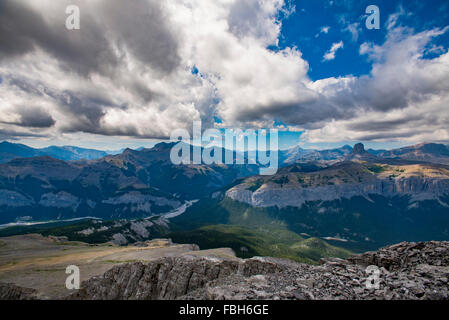 Escursionismo vista dal Monte Black Rock Fire lookout, Kananaskis Country Alberta Canada Foto Stock