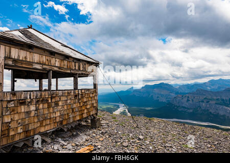 Escursionismo vista dal Monte Black Rock Fire lookout, Kananaskis Country Alberta Canada Foto Stock