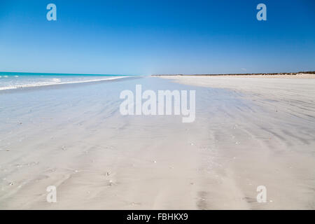 Ottanta miglia di spiaggia si trova sul fronte spiaggia tra Port Hedland e Broome, ed è un luogo ideale in cui fare una sosta in questo lungo tratto di Foto Stock