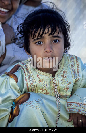 Sur, Oman. Giovane ragazza dell'Oman. Foto Stock