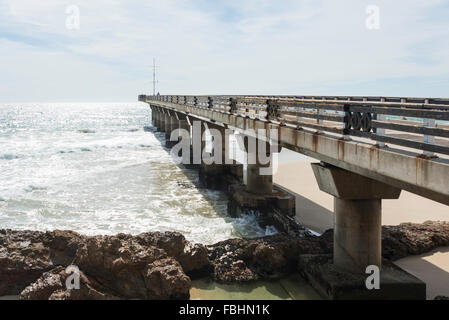 Shark Rock Pier, Summerstrand, Port Elizabeth Nelson Mandela Bay comune, Eastern Cape Province, Sud Africa Foto Stock