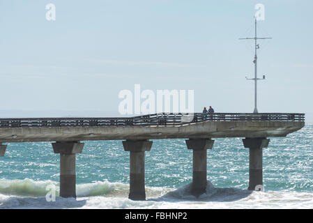 Shark Rock Pier da Hobie Beach, Port Elizabeth Nelson Mandela Bay comune, Eastern Cape Province, Sud Africa Foto Stock