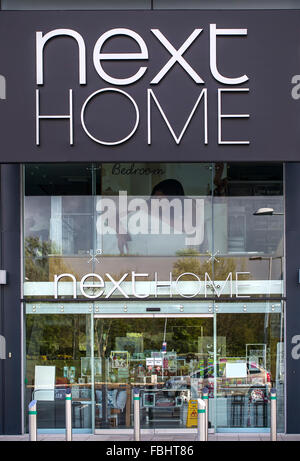 Vista frontale del prossimo Home Negozio in Swindon Wiltshire Foto Stock