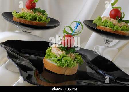 Mini sandwich (crostini) con pollo al sesamo Foto Stock