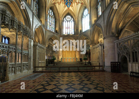 Interno di Tewkesbury Abbey (Chiesa Abbaziale di Santa Maria Vergine), Tewkesbury town, Gloucestershire, England, Regno Unito Foto Stock