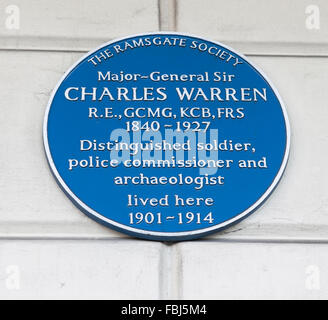 Targa blu General Maggiore Sir Charles Warren a Wellington Crescent, Ramsgate Kent, Inghilterra, Regno Unito. Foto Stock