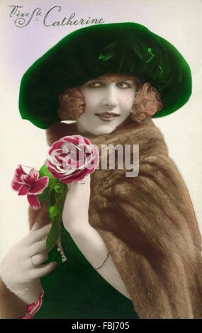 Cartolina, storico, donna, cappello, rose, pongono, ritratto, Foto Stock