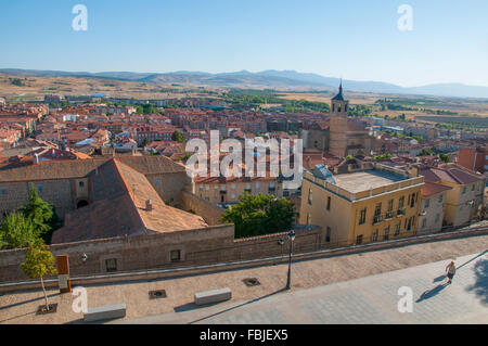 Vista dalle mura della città. Paseo del Rastro, Avila, Castilla Leon, Spagna. Foto Stock