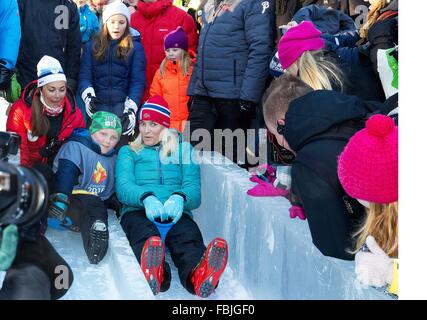 Oslo, 17-01-2016 Crown Princess Mette-Marit, Principessa Ingrid Alexandra e il Principe Sverre Magnus XXV anniversario dell'ascesa al trono norvegese delle Loro Maestà il Re Harald e la regina Sonja la Famiglia Reale assiste gli eventi presso la Piazza del Palazzo (Slottsplassen) RPE/Albert Nieboer/Paesi Bassi - nessun filo SERVICE - Foto Stock