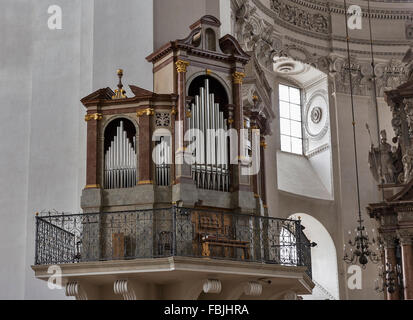 Salisburgo cattedrale Dom interno costruito da Santino Solari, Svizzera architetto e scultore. Salisburgo, Austria. Foto Stock