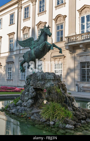 Pegasus scultura in giardini di Mirabell, Salisburgo, Austria. È una famosa destinazione turistica. Foto Stock