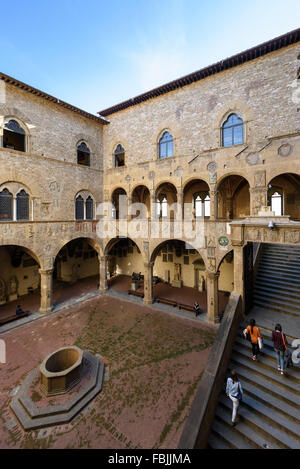 Firenze. L'Italia. Cortile interno del Museo Nazionale del Bargello. Foto Stock