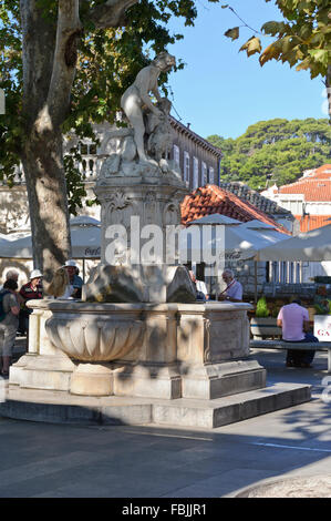 Statua di Pan e la ninfa nella città vecchia di Dubrovnik, Croazia. Foto Stock