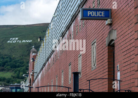 Large White sì Scozia iscritto posto su Belfast la montagna nera durante la Scozia del voto per l indipendenza dalla Gran Bretagna Foto Stock