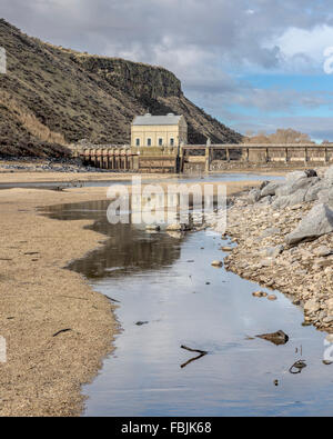 Fiume Boise e la diga di diversione in acqua bassa stagione inverno Foto Stock