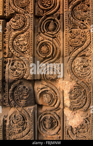 L'arte sulle pareti di Qutb complesse o Qutub Minar complesso, Sito Patrimonio Mondiale dell'UNESCO, Delhi, India Foto Stock