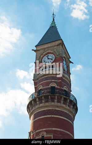 New York, Stati Uniti d'America: il Jefferson Ramo di mercato, la Biblioteca Pubblica di New York, una volta noto come il Jefferson Market Courthouse, nel Greenwich Village Foto Stock