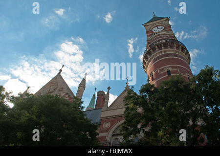 New York, Stati Uniti d'America: il Jefferson Ramo di mercato, la Biblioteca Pubblica di New York, una volta noto come il Jefferson Market Courthouse, nel Greenwich Village Foto Stock