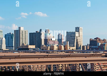 New York, Stati Uniti d'America: Brooklyn skyline vista dal ponte di Brooklyn Foto Stock