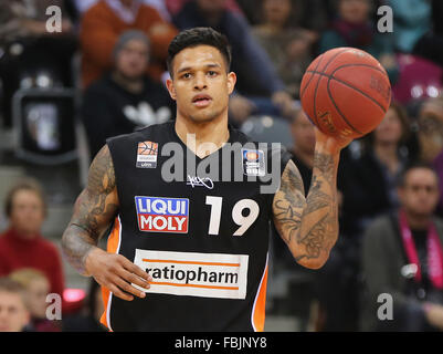 Bonn, Germania. Xvii gen, 2016. La pallacanestro, Germania Bundesliga, cesti di Telekom Bonn vs Ratiopharm Ulm, Telekom Dome, Bonn, 17.01.2016: Chris Babb (Ulm) . Credito: Juergen schwarz/Alamy Live News Foto Stock