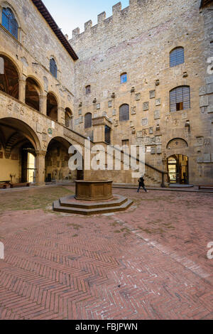 Firenze. L'Italia. Cortile interno del Museo Nazionale del Bargello. Foto Stock